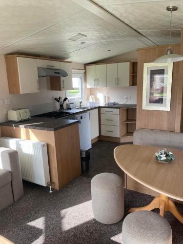 a kitchen and dining room with a table and chairs at Holiday home at Parkdean Cherry Tree Holiday Park 627 in Great Yarmouth