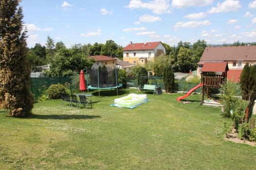 Herní místnost nebo prostor pro děti v ubytování Villa Anastazis - Penzion Eden