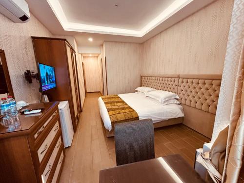 TV a/nebo společenská místnost v ubytování Lily Rooms