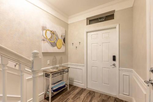 3BR Townhouse w Perfect Location photo 16