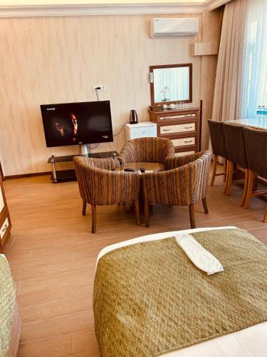 TV a/nebo společenská místnost v ubytování Lily Rooms