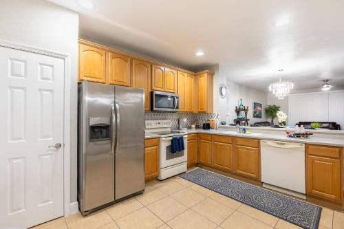 3BR Townhouse w Perfect Location photo 27