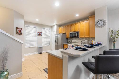 3BR Townhouse w Perfect Location photo 26