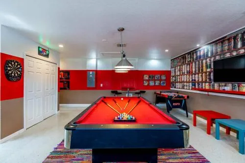 4br House w Perfect Location Pool and Much More photo 1