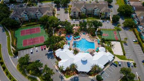 4br House w Perfect Location Pool and Much More photo 5