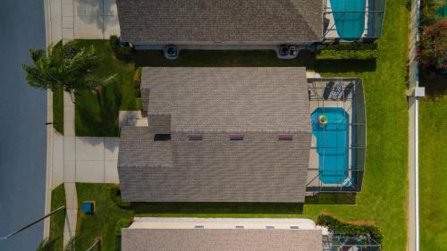 4br House w Perfect Location Pool and Much More photo 8