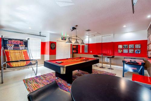 4br House w Perfect Location Pool and Much More photo 21