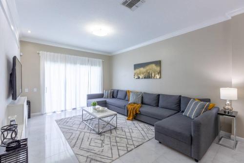 4br House w Perfect Location Pool and Much More photo 38