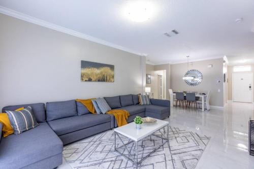 4br House w Perfect Location Pool and Much More photo 40