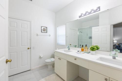 4br House w Perfect Location Pool and Much More photo 62