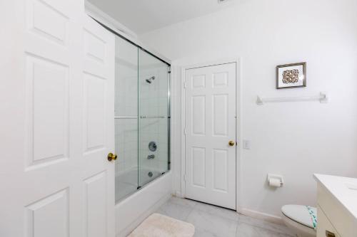 4br House w Perfect Location Pool and Much More photo 71