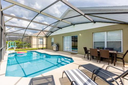 4br House w Perfect Location Pool and Much More photo 48