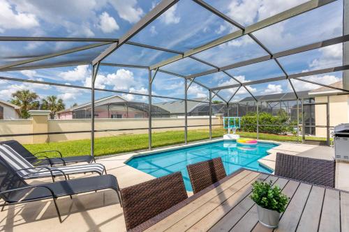 4br House w Perfect Location Pool and Much More photo 77