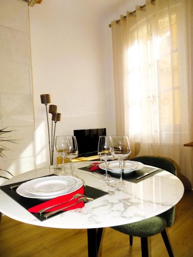 AUGUSTINS FOUNTAIN Studio Cosy AIX Centre Historique à 3 minutes de COURS MIRABEAU -WIFI-SMART TV-RUE CALME