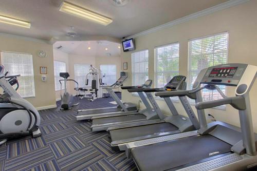 4br House w Perfect Location Pool and Much More photo 51