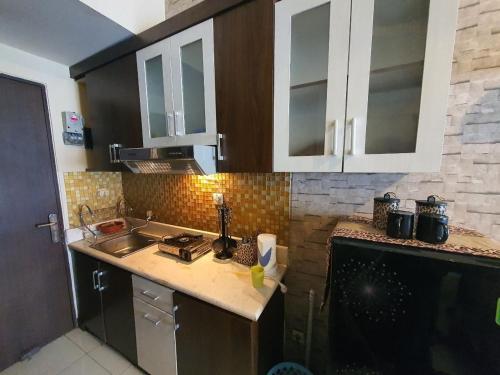 a kitchen with a sink and a counter top at Apartemen suhat in Malang