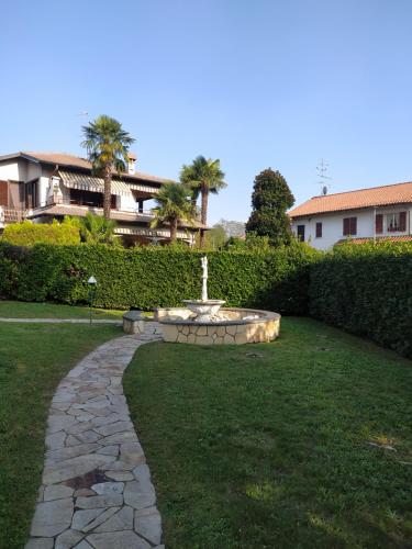 Κήπος έξω από το Rho Mind Villa