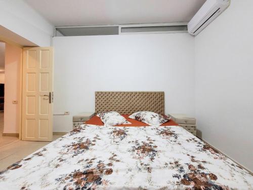 a bedroom with a large bed with an orange mattress at Maison Nassif in Djerba