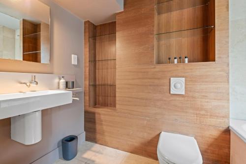 a bathroom with a toilet and a sink at Modern Spacious Apartment in Islington in London