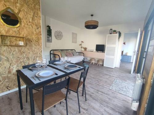 Μια τηλεόραση ή/και κέντρο ψυχαγωγίας στο P'tit Cocon aux portes de Rouen