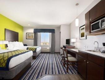 Ένα ή περισσότερα κρεβάτια σε δωμάτιο στο Hawthorn Extended Stay by Wyndham Midland