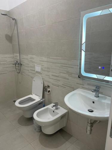 MonMon Apartment tesisinde bir banyo