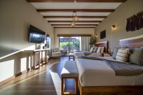 Televisyen dan/atau pusat hiburan di Emmalu Hotel Boutique
