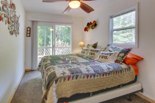 um quarto com uma cama e uma ventoinha de tecto em Penrose Vacation Rental Near Cycling Trails! em Penrose