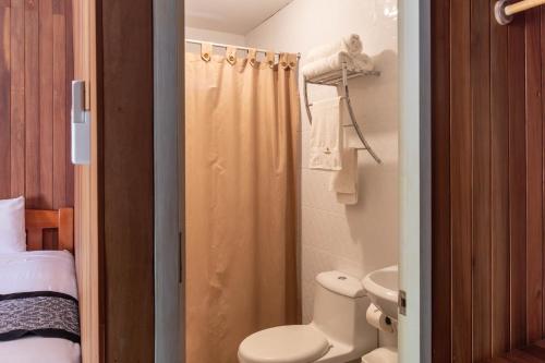 a small bathroom with a toilet and a shower at WAKAYA ECOLODGE in Pucallpa