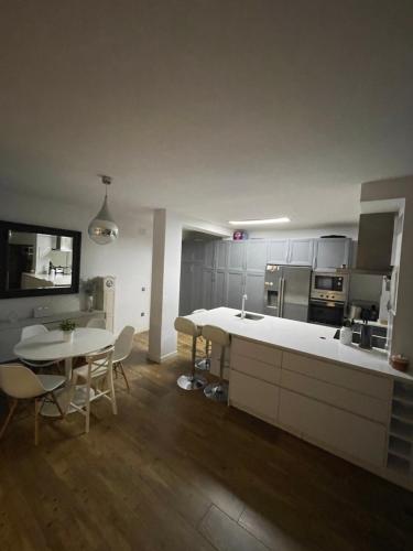 a large kitchen with a table and a dining room at MEDITERRANEAN HOUSE - Habitaciones Privadas en Casa Compartida in Mairena del Aljarafe