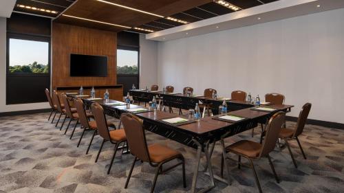 Televisyen dan/atau pusat hiburan di Holiday Inn - Nairobi Two Rivers Mall by IHG