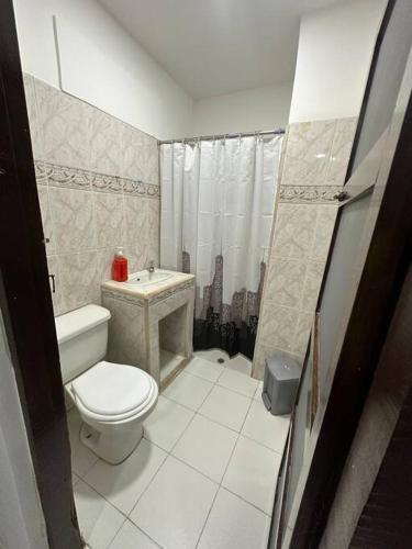a small bathroom with a toilet and a sink at Habitacion independiente muy bien ubicado in Cartagena de Indias