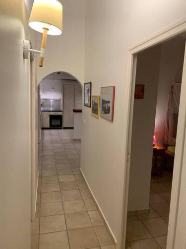 a hallway with a hallway leading to a kitchen at Villa coco in Bouillante