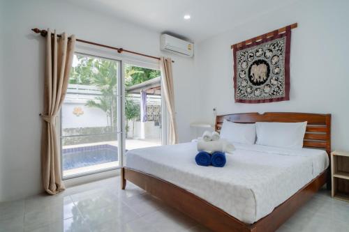 Кровать или кровати в номере Jasmine Pool Villa in Nai Harn
