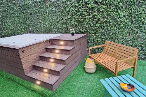 Deluxe villa with jacuzzi and beautiful garden