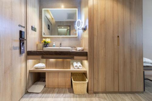 a bathroom with a sink and a mirror at Atour Hotel Lanzhou Xiguan Zhengning Road in Lanzhou