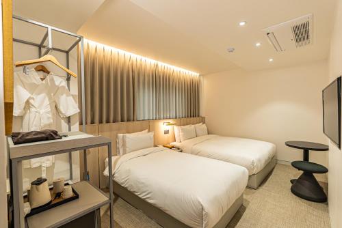 Postel nebo postele na pokoji v ubytování Hotel The Grang Seogwipo