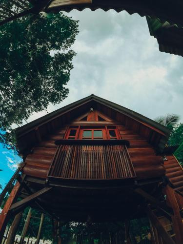 a tree house with a window on top of it at Chalé da Árvore Cotijuba COP 30 in Belém