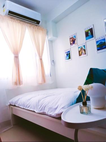 Cama o camas de una habitación en Shore 2 Residences 1BR Deluxe Room in MOA Complex