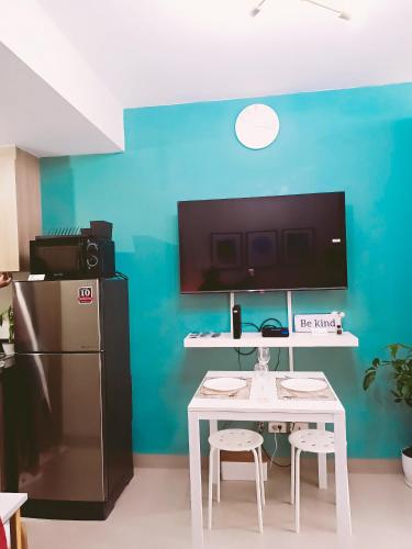Una cocina o zona de cocina en Shore 2 Residences 1BR Deluxe Room in MOA Complex