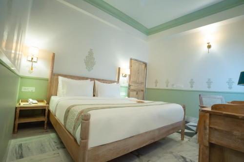 Una cama o camas en una habitación de Dev Mahal - A Boutique Heritage Hotel