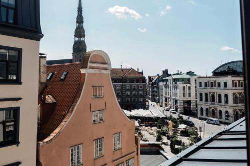 vista de uma cidade a partir de um edifício em Rija Domus Hotel em Riga