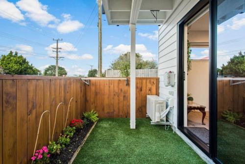 a backyard with a fence and green grass at Stunning 2BR in Kelston - WIFI - Carpark in Auckland