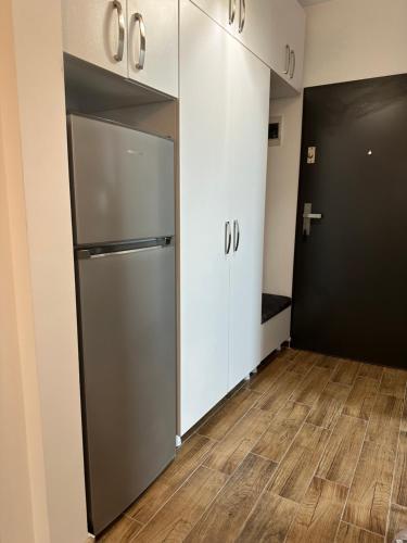 an empty room with a refrigerator and a door at Stadium Central Apartment Residence & terrace in Craiova