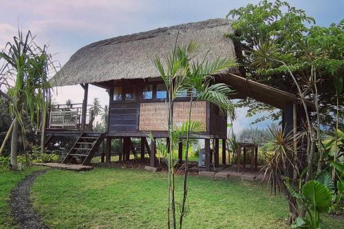 Κήπος έξω από το Bali Beach Eco Villas Bali Batu Beach Hut