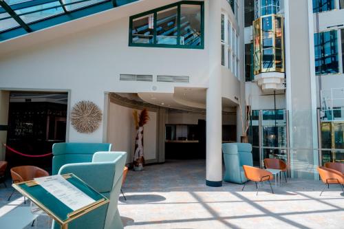 a view of the lobby of a building at Hotel Amadeus Frankfurt in Frankfurt/Main