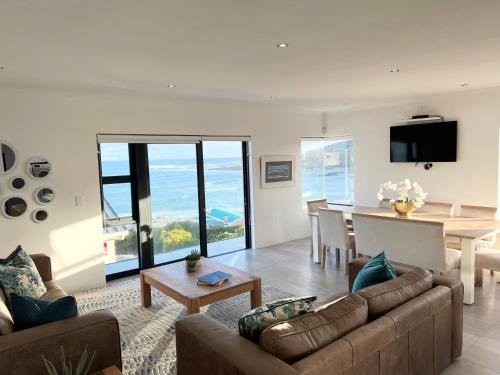 Ruang duduk di Struisbaai Apartments