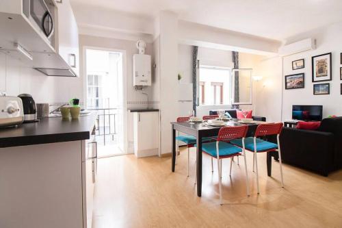 Entire 3 room flat in city center - CANAST