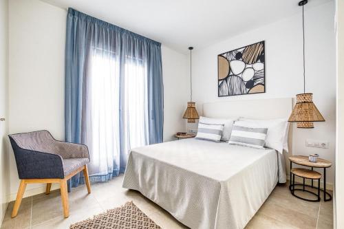Ένα ή περισσότερα κρεβάτια σε δωμάτιο στο CAMBRILS Chic! Apartments by ALEGRIA