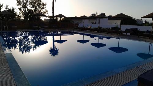 A piscina localizada em Aegean Pearl ou nos arredores